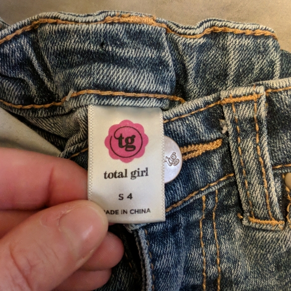 denim patched shorts - Picture 3 of 3